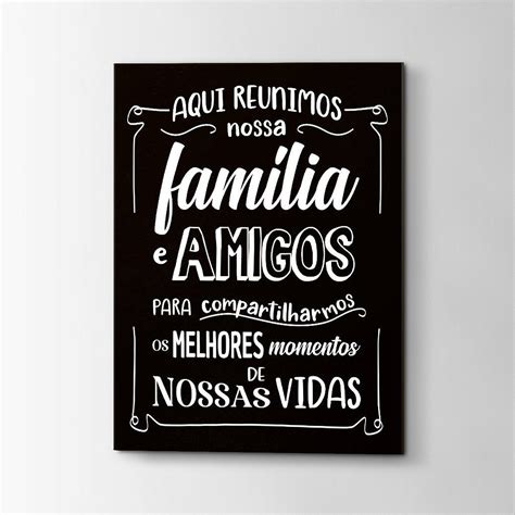 Placa Decorativa Aqui Reunimos Nossa Fam Lia E Amigos X Cm