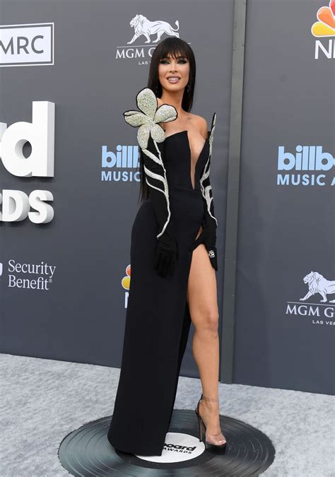 Megan Fox Flaunts Her Tits In Shamless Dress At The Billboard Music Award Photos The