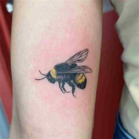 Buzzing Fun Bee Tattoo Ideas By Tattoo Designers Tattoo Stylist