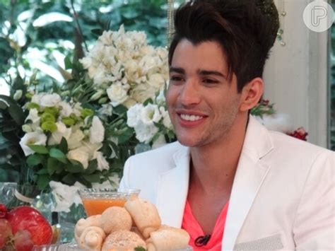 Foto Gusttavo Lima relembra o início da carreira Purepeople