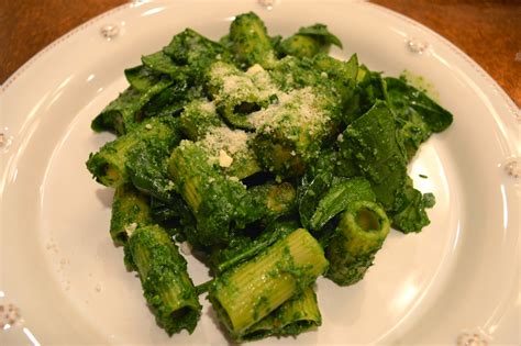 rigatoni with spinach pesto & chicken sausage - A Blonde's Moment