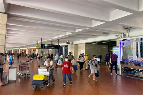 H Lebaran Terminal Bandara Soekarno Hatta Kembali Ramai