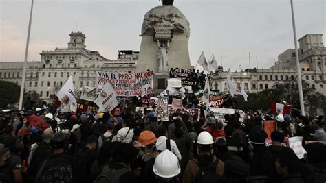 Per Tilda De Traidores A Los Intereses De La Patria A Quienes