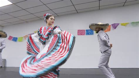 A Chicago Dance Studio Is Working to Keep Traditional Mexican Folk Dancing Alive | Chicago News ...