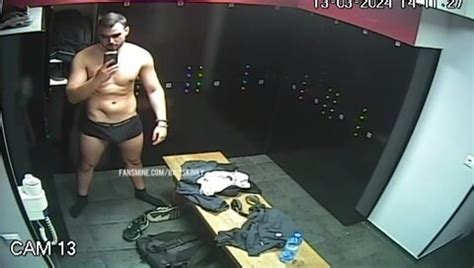 Straight HOT GUY AT THE GYM LOCKER ROOM ThisVid