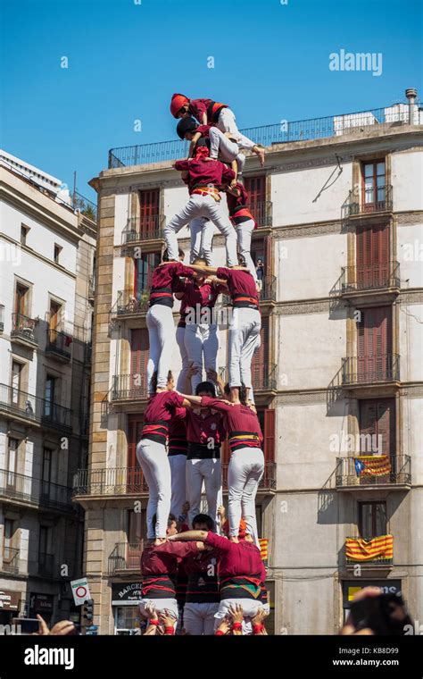 Una de las tradiciones más famosas de Cataluña es el de los castells