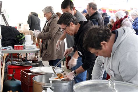 Tours Le Pot Au Feu G Ant Rapporte Euros Aux Restos Du Coeur