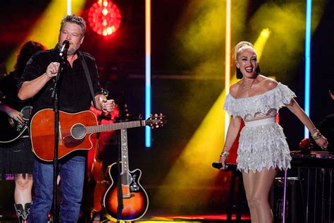 Gwen Stefani Crashed Blake Shelton S Concert And Performed A No Doubt