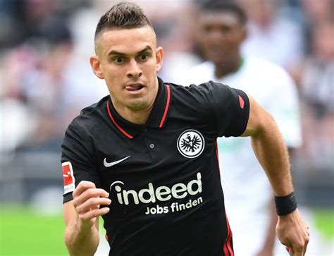 En Eintracht Frankfurt Quieren Que Rafael Santos Borré No Se Relaje Fichó Un Nuevo Delantero