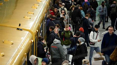 Millones De Trabajadores De Transportes Paran Alemania En La Mayor