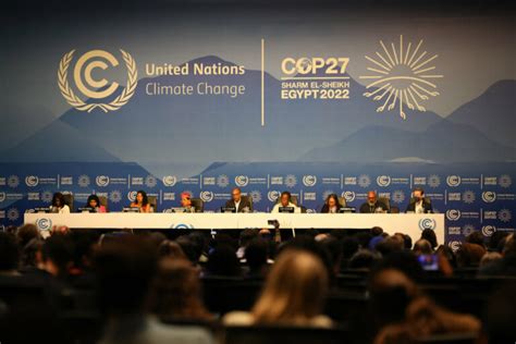 La COP27 culmina con un fondo para daños climáticos pero no avanza en