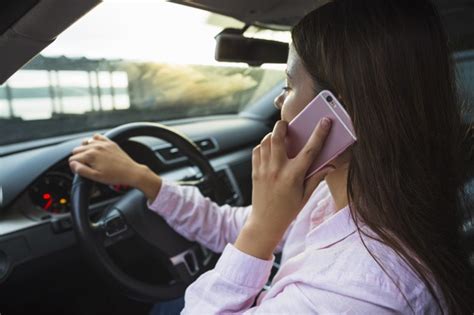 Uso Del Celular Al Conducir Principal Causa De Accidentes En Carretera