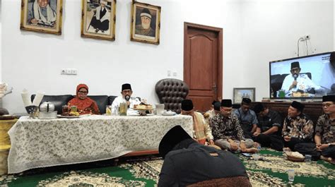 Jamaah Majelis Dzikir TQN Benteng Suryalaya Hadiri Milad Ke 76 K H