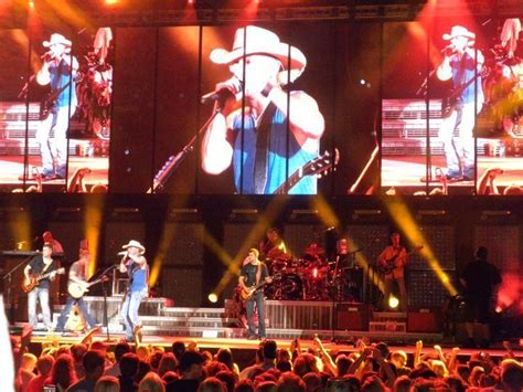 Kenny Chesney's Concert & Tour History | Concert Archives