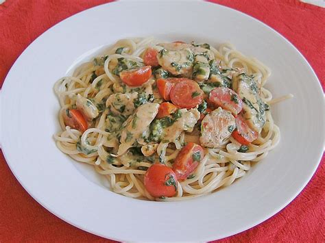 Pasta Mit Tomaten Spinat Käse Soße Und Hähnchen Von Maliversum Chefkoch