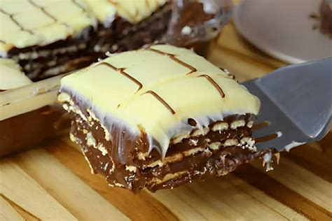 Pavê de chocolate biscoito maisena perfeito para a sobremesa do fim