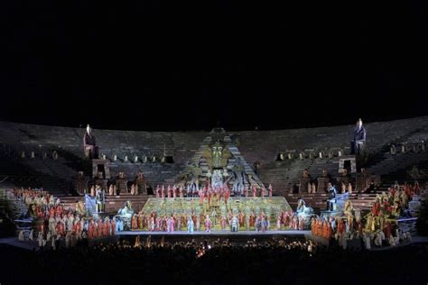 Nabucco e Aida Verdi è kolossal per la chiusura del 99 Arena di