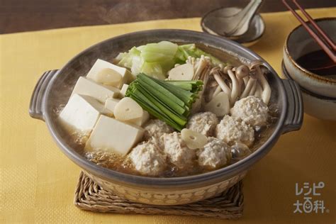 キャベツと鶏団子のあごだし醤油鍋のレシピ・作り方・献立｜レシピ大百科（レシピ・料理）｜【味の素パーク】 鶏ひき肉やしょうがのみじん切りを使った料理