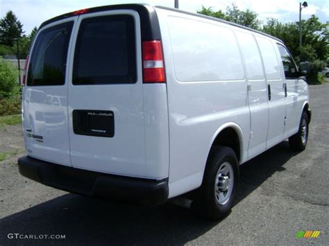 Summit White Chevrolet Express Cargo Van Photo