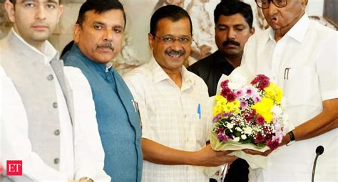 Arvind Kejriwal Meets Sharad Pawar Over Centres Ordinance Ncp Chief