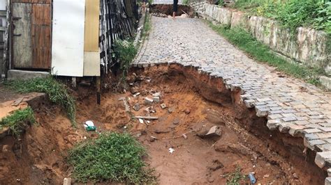 Buracos Se Abrem Por Conta Da Chuva Em Rua Da Zona Oeste De Natal E