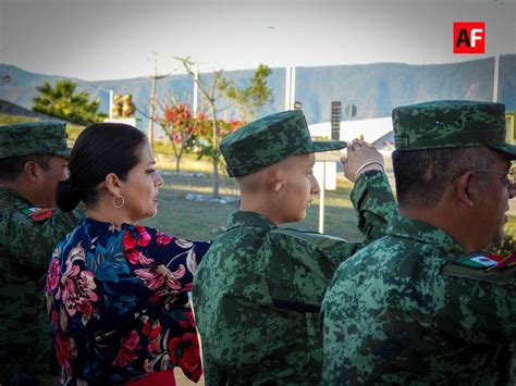 Dulce Demuestra Fortaleza Y Meritoriamente Porta El Uniforme Militar Al