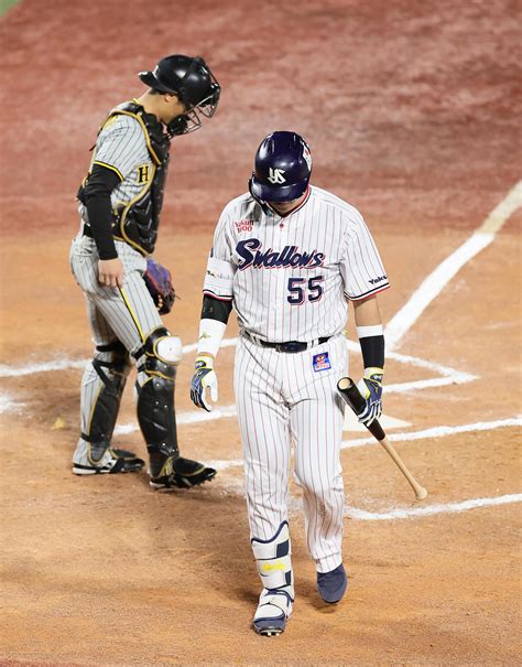 【ヤクルト】村上宗隆、第3打席は空振り三振 阪神青柳146キロ高めの直球をフルスイング プロ野球写真ニュース 日刊スポーツ