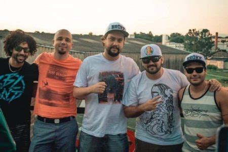 Maneva Adapta M Sicas E Relan A Tudo Vira Reggae Volume