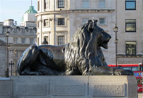 Trafalgar Square Lions - Bob Speel's Website