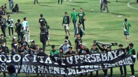 Detik Detik Bonek Ngamuk Rusak Stadion Usai Persebaya Kalah Dari