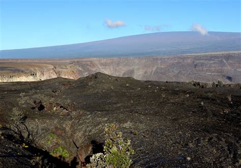 Magnitude 5.7 earthquake strikes just south of Hawaii's Big Island, U.S ...