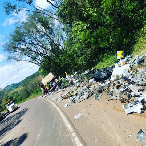 Carreta Tomba E Deixa Motorista Idoso Ferido No Oeste De SC ClicRDC