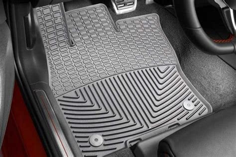 Tapis De Sol Caoutchouc De Voiture Le Nettoyer Et Le Restaurer