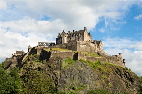 10 Most Famous Castles in the World - BLOGratify