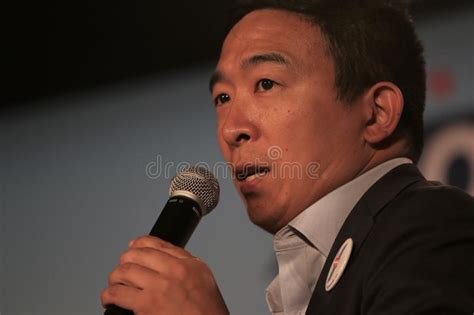 Candidato Presidencial Andrew Yang Fotografía Editorial Imagen De Habla Andrés 154920437