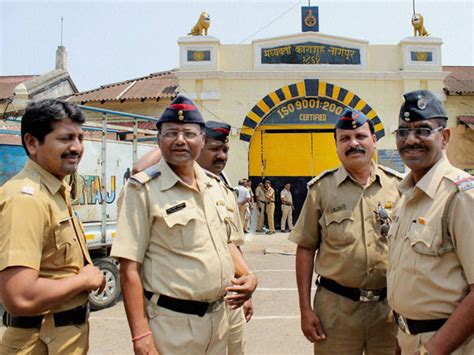 Amidst jail break, Maharashtra govt to audit prisons - Oneindia News