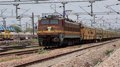 Hazrat Nizamuddin Jabalpur Shridham Sf Express Icf Train Arrival With