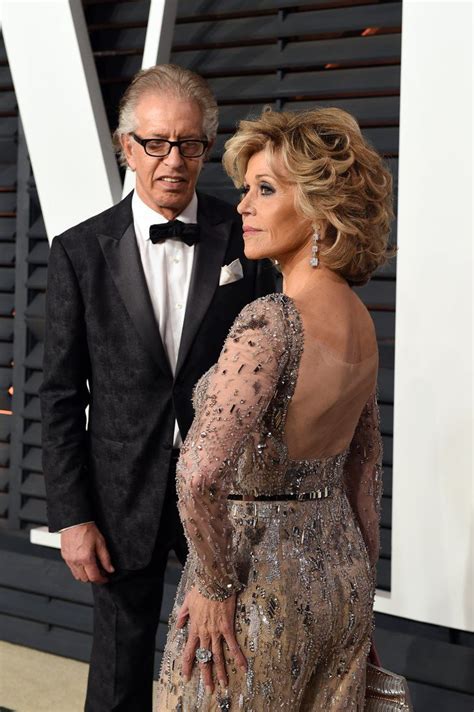 The Most Iconic Dresses in Red Carpet History | Jane fonda hairstyles ...