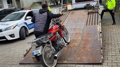 Antalya da 15 yaşındaki motosiklet sürücüsü polise yakalandı