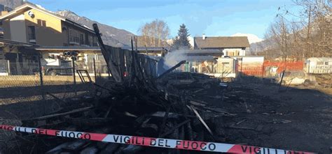 Sant Antonino Incendio Nella Notte In Un Deposito Di Materiali Edili