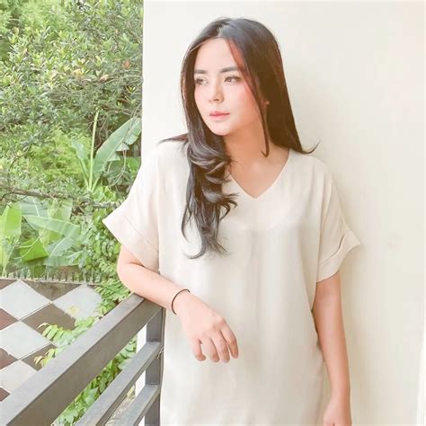 7 Potret Gita Sinaga Pemain FTV Suara Hati Istri Yang Cantik Memesona