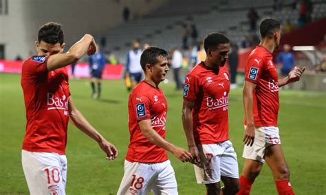 Nîmes Ligue 2 2022 2023 Effectif Les Transferts Et Les Objectifs De