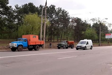 Serviciile municipale lucrează și la această oră pentru a elimina