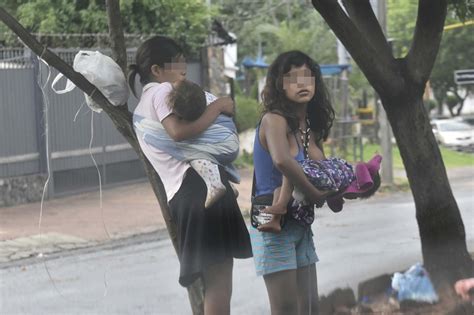 Cancion Hay Un Niño En La Calle Niños Relacionados