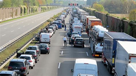 Lkw Unfall Auf A Bei Braunschweig Sperrung Aufgehoben