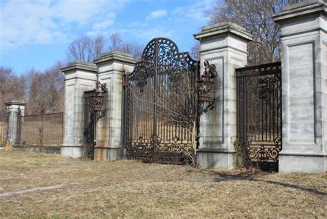 There's A $260 Million Abandoned Mansion In The USA, The Historic Lynnewood Hall