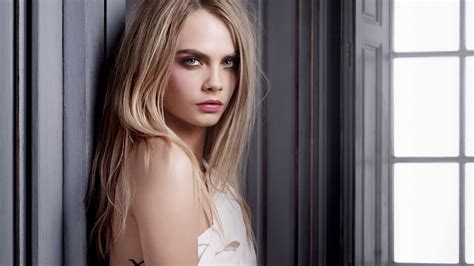 Fondos De Pantalla Delevingne Ysl Way Cara Delevingne Yves Saint