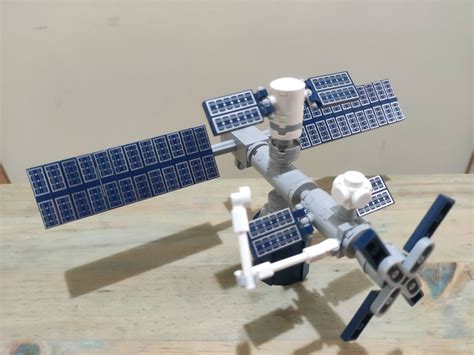 LEGO MOC Lunar Gateway (1:220 scale - as ISS) by timepenguin ...