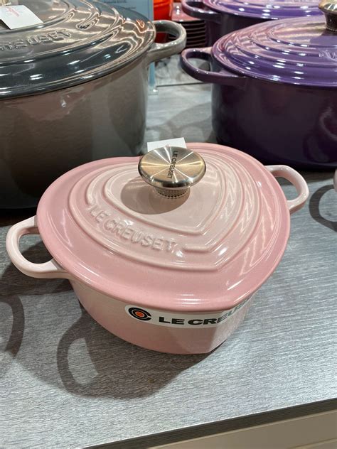 AzuraMart - Le Creuset Cast Iron Heart Cocotte - Shell Pink - 20cm