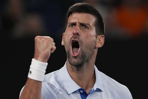 Australian Open Djokovic Tut Sich Schwer Sinner Startet Stark